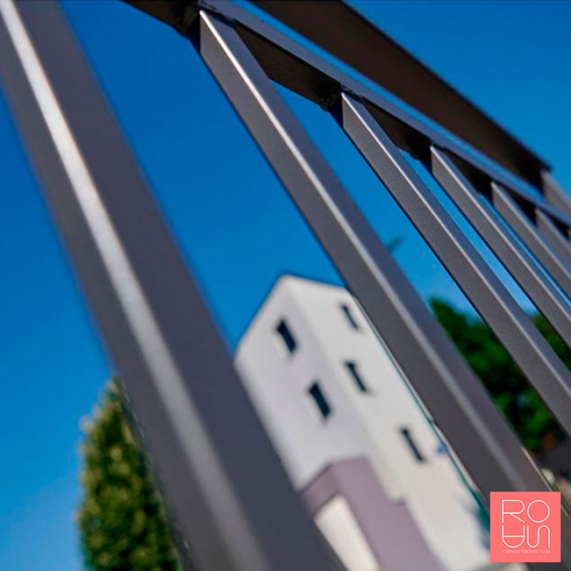 Tanca Venècia amb barrots especial zona escolar